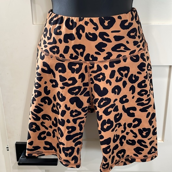 Cheetah Print Workout Set - Picture 3 of 9